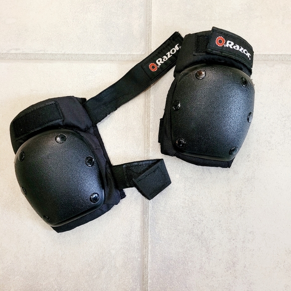 Razor Elbow Pads - Picture 2 of 5